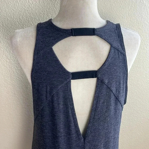 Beyond Yoga Heathered Black/Gray Soft Cut Out Tank Top - Picture 6 of 7